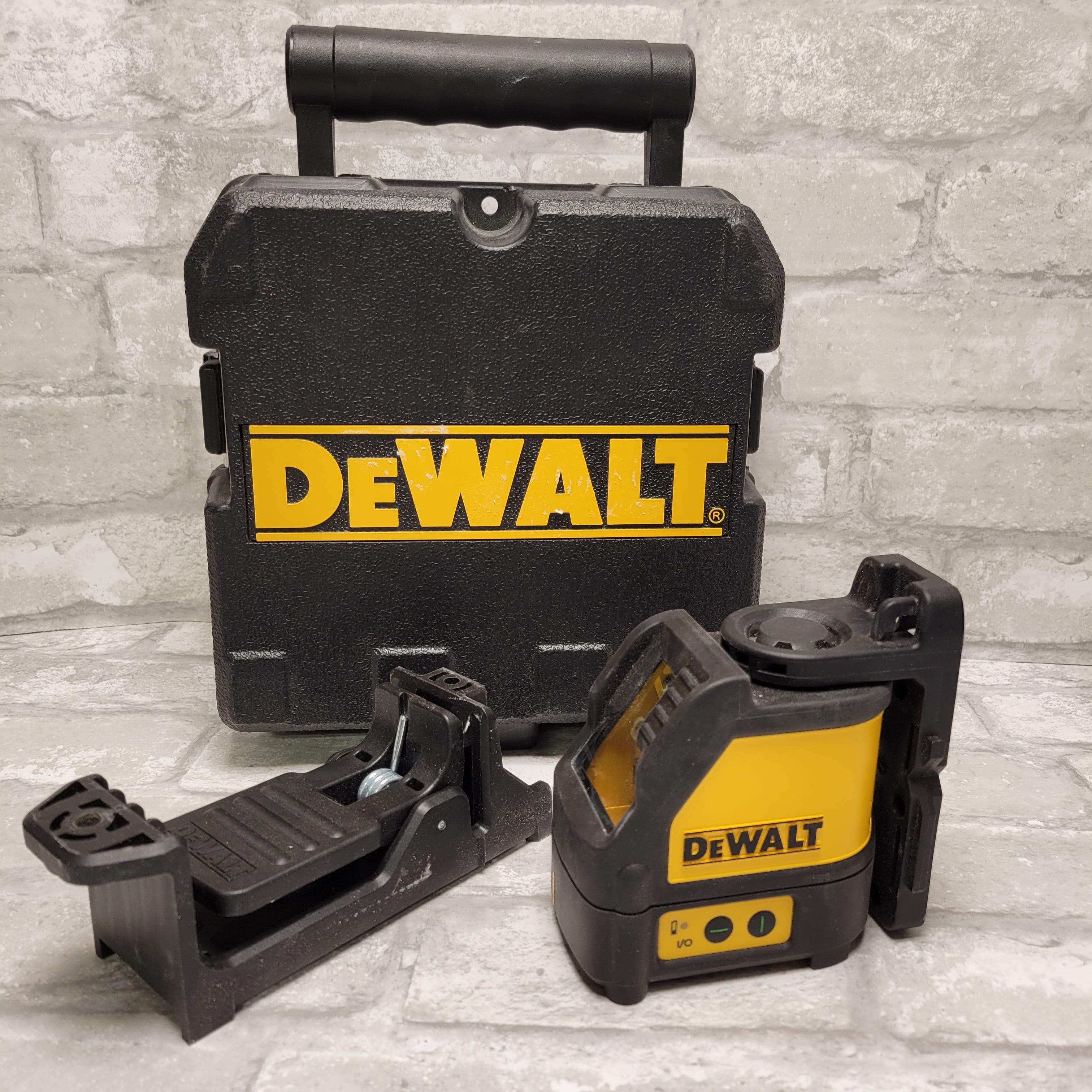 DEWALT Green Self-Leveling Cross Line Laser Level DW088CG *READ DESCRIPTION* (7925219819758)